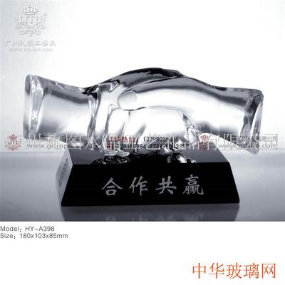 玻璃握手工艺品 合作共赢的艺术诠释与深加工探索